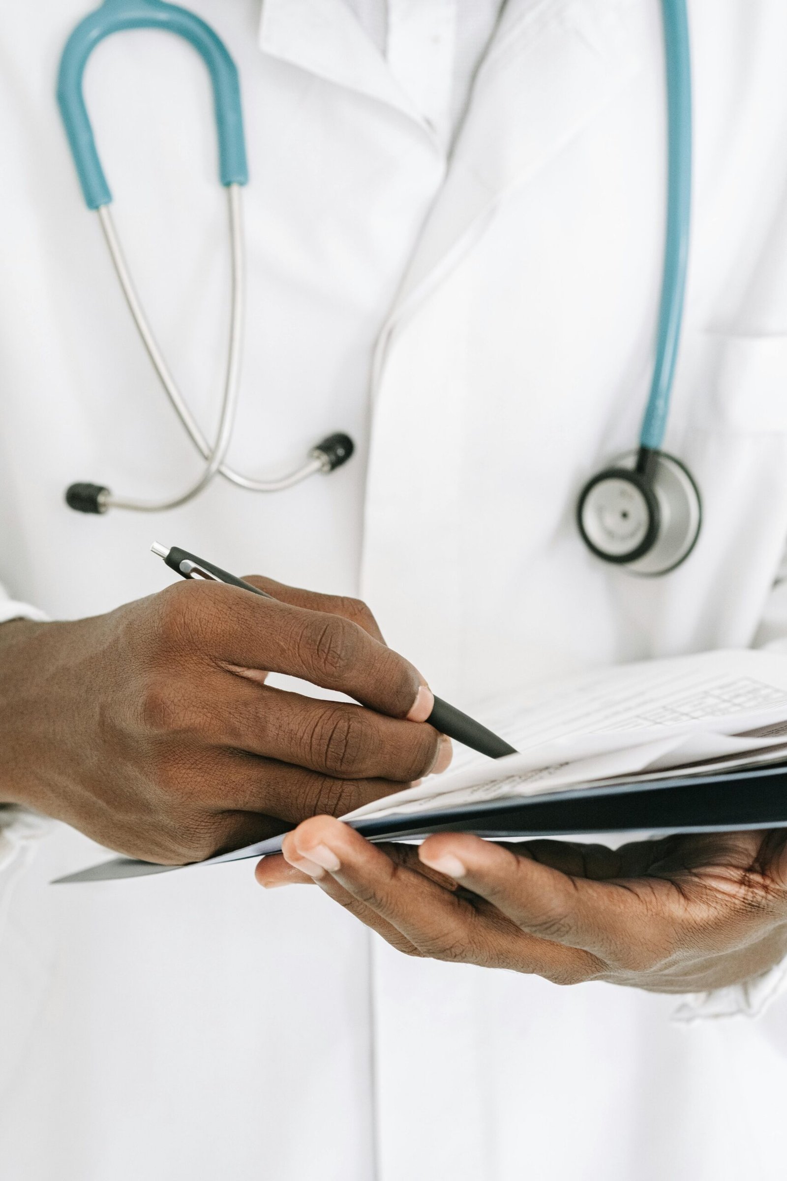 Foto de doctor con cuaderno